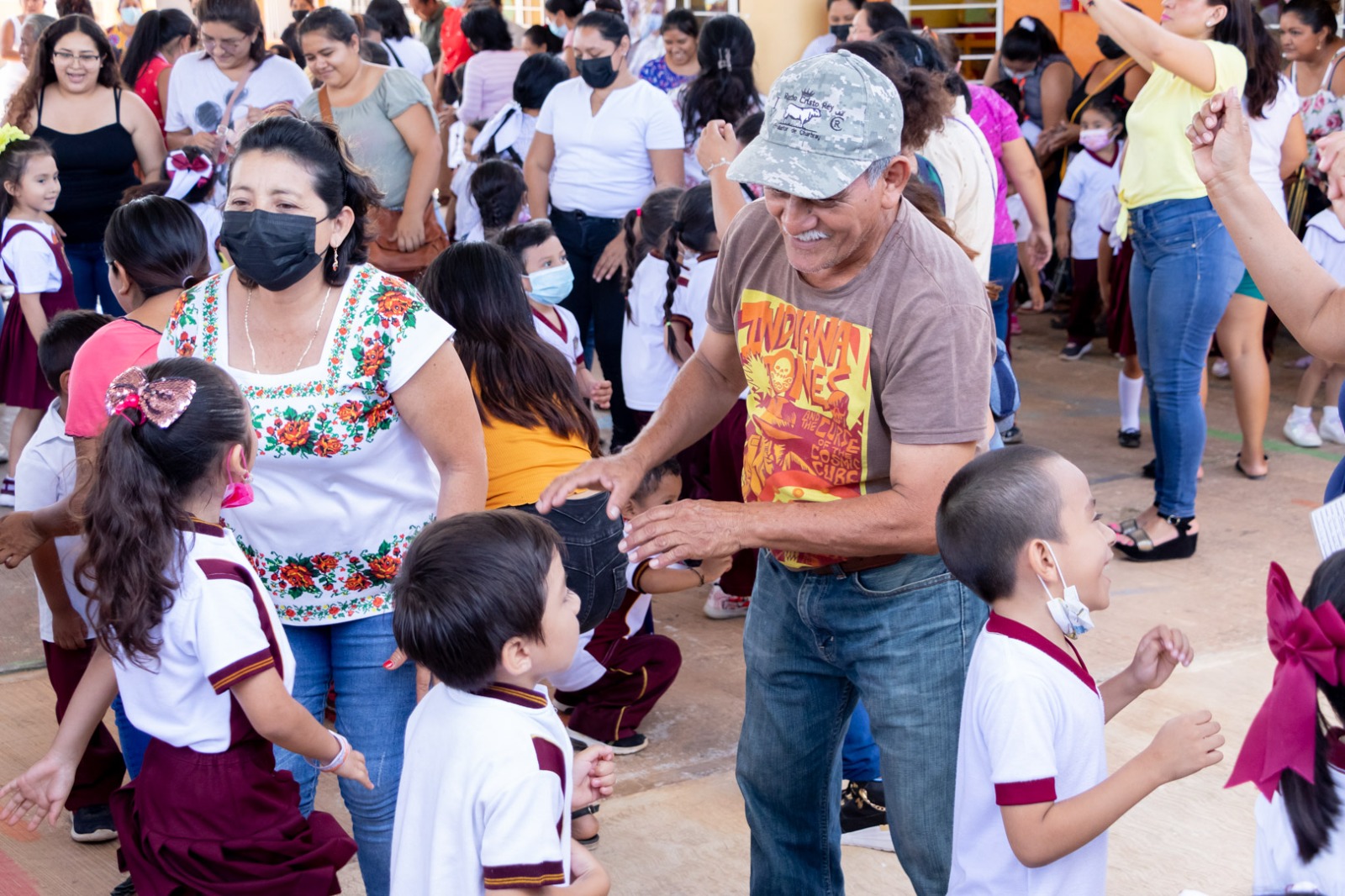 Promoviendo la Integración Familiar: Jornada de Matrogimnasia en Maxcanú.