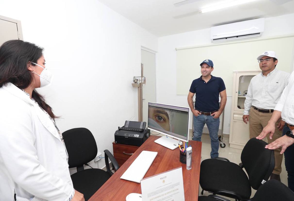 Vila Dosal entrega Centro de Salud de Chelem
