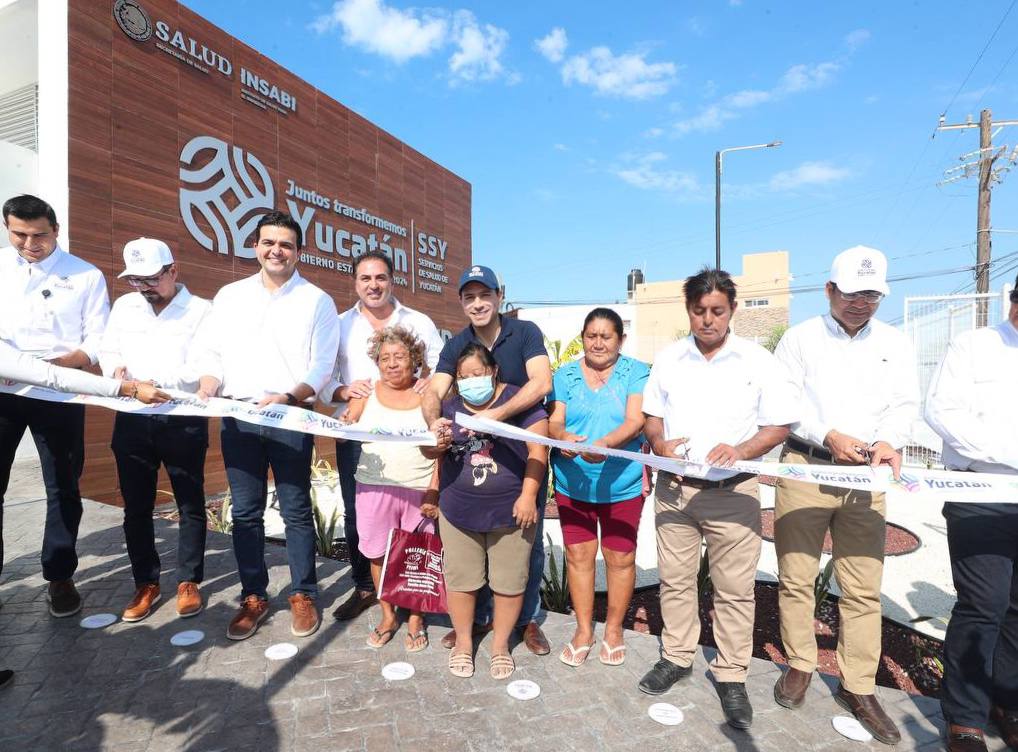 Mauricio Vila Dosal, entrega del Centro de Salud remodelado en Chuburná