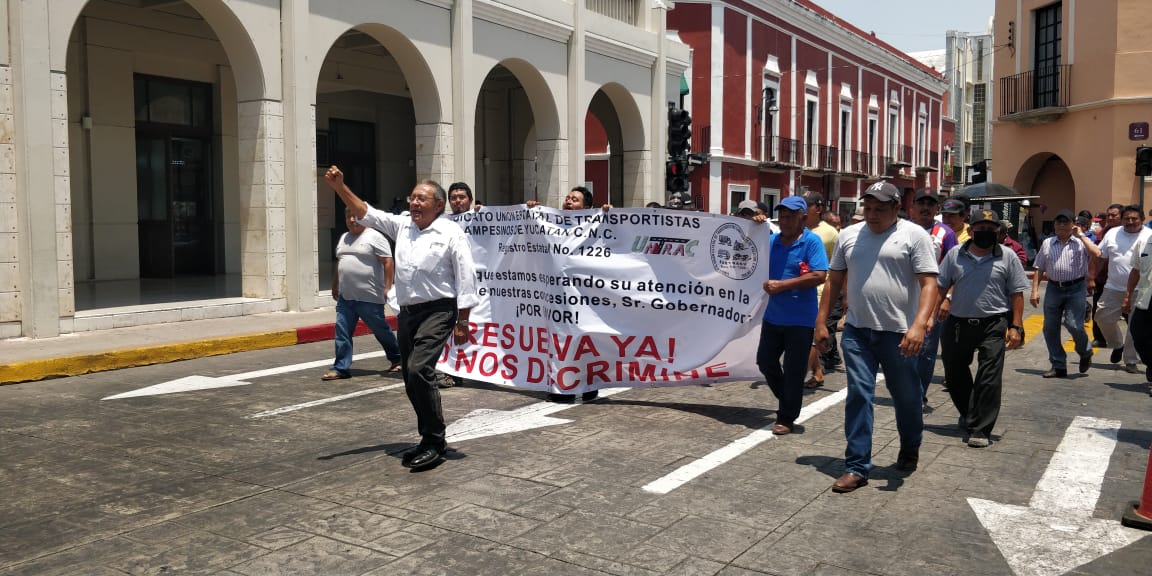 Dirigente de la UNTRAC lidera manifestación en demanda de renovación de concesiones