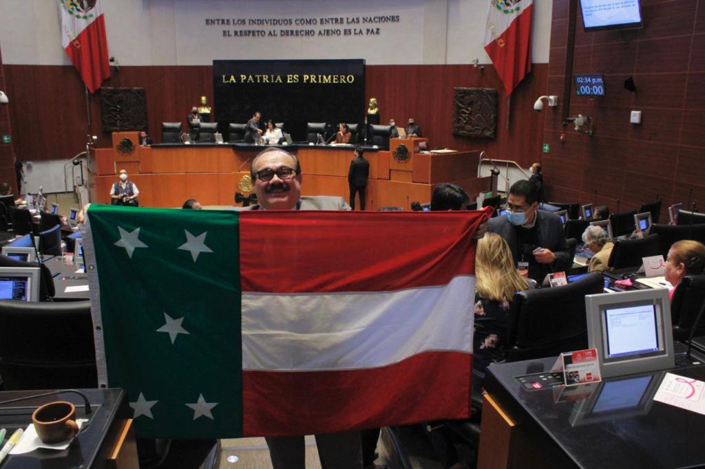 Se realizó la declaratoria de Constitucionalidad de la iniciativa presentada por el Senador yucateco, por lo que los símbolos patrios del estado podrán ser usados nuevamente de forma legal.