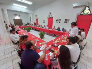 los 41 presidentes municipales del PRI se reunieron con la nueva dirigencia estatal priista, encabezada por el Dip. Gaspar Quintal Parra