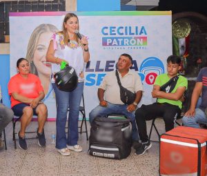 Cecilia entregó 25 cascos que cumplen con la norma DOT de seguridad, como resultado de un concurso realizado mediante sus redes sociales