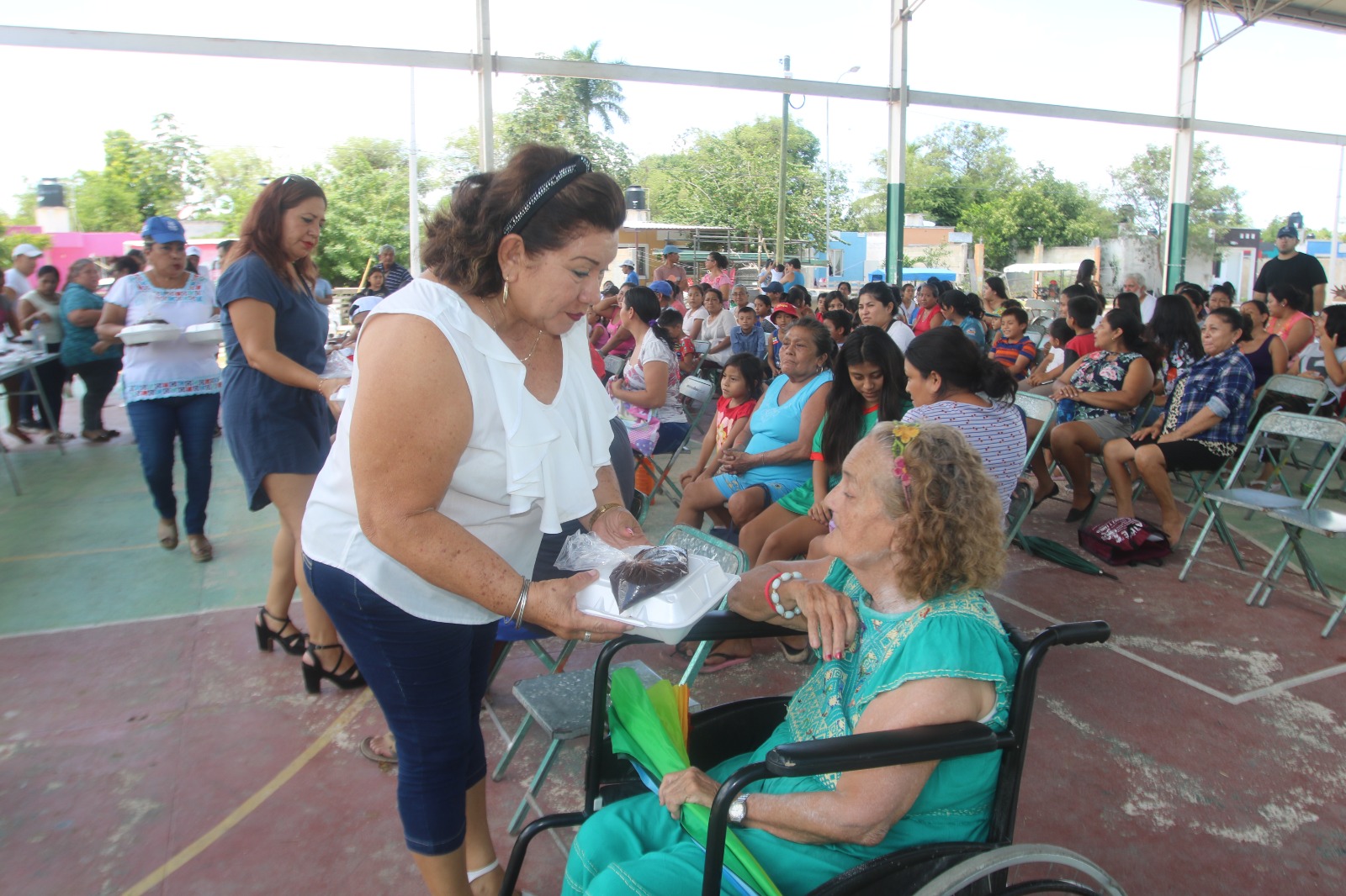 Más de 17,000 personas se han beneficiado con el Comedor Comunitario Móvil de Kanasín 