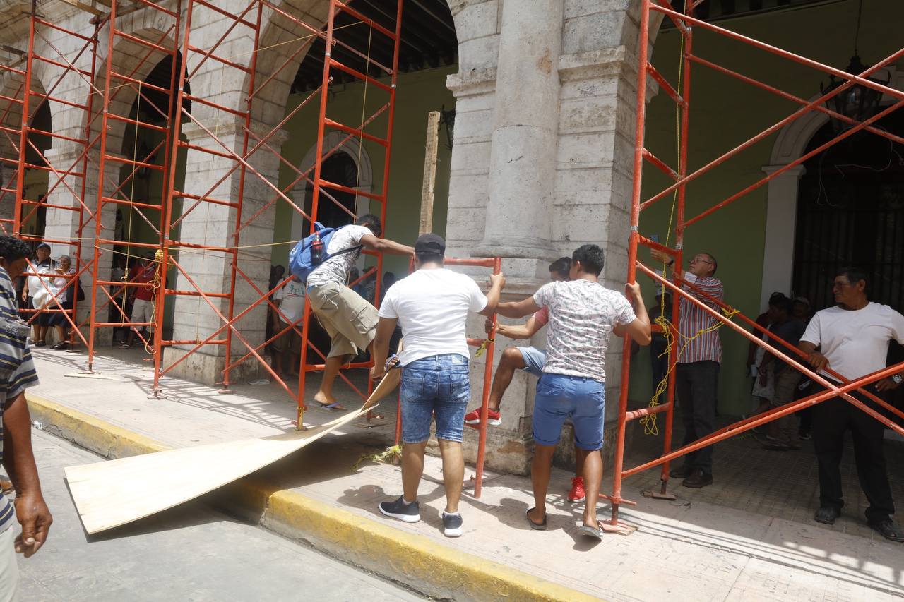 Pescadores de Sisal, Hunucmá y Tetiz dañaron infraestructura urbana y vandalizaron la sede del Poder Ejecutivo, pese a ser atendidos por funcionarios del Gobierno del Estado