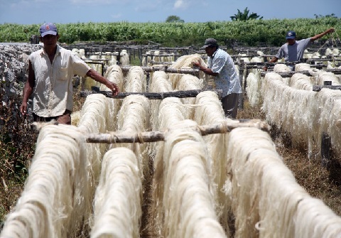 Mena Abud hace un llamado a las autoridades para proteger a los productores locales 