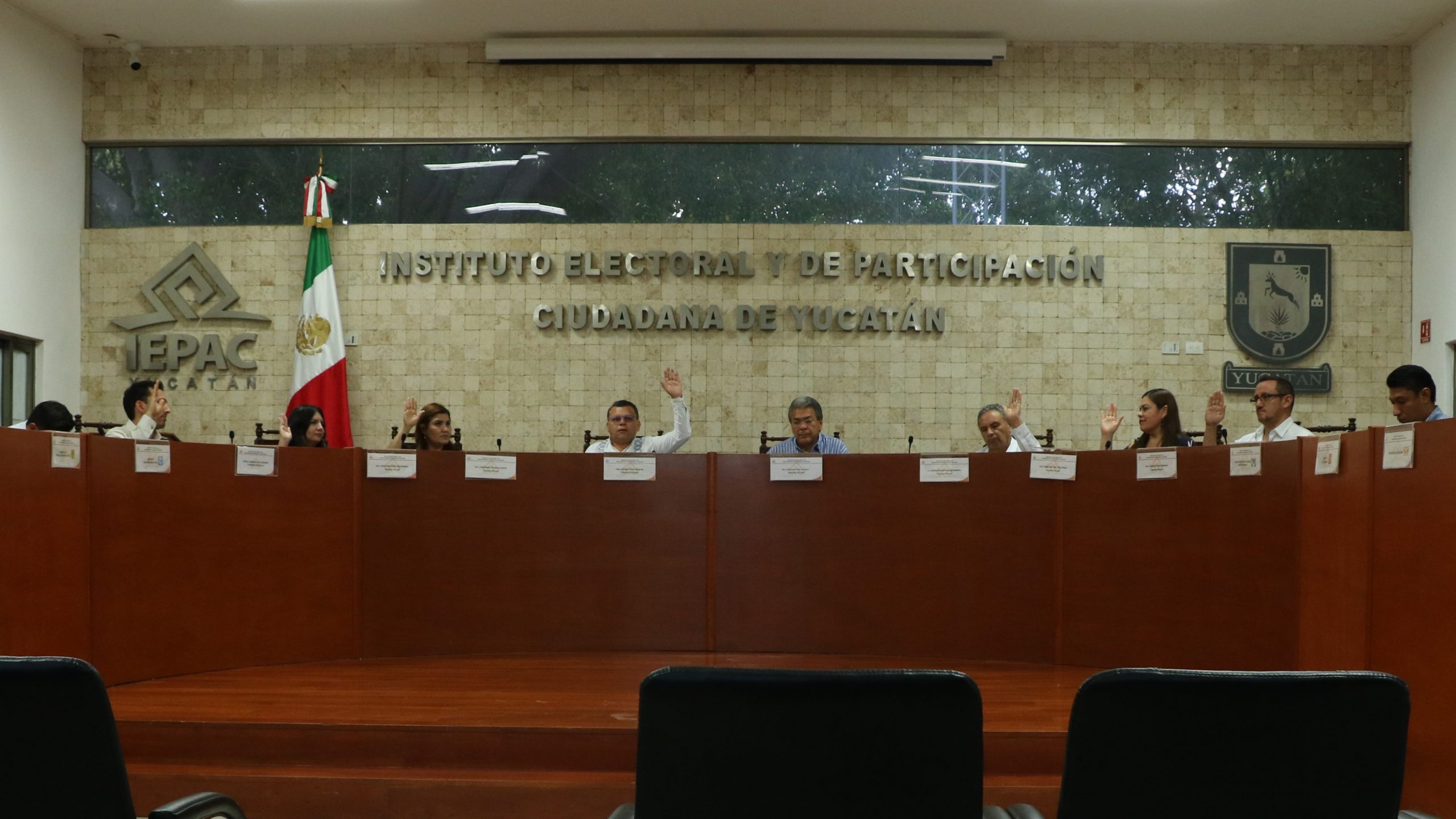 El Consejo General del Instituto Electoral y de Participación Ciudadana de Yucatán aprobó esta tarde los períodos de actos tendientes a recabar el apoyo ciudadano, así como de precampañas y de campaña en el Proceso Electoral Local 2023-2024.